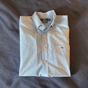 Vineyard Vines, Men’s “Slim Fit Tucker” button down shirt.